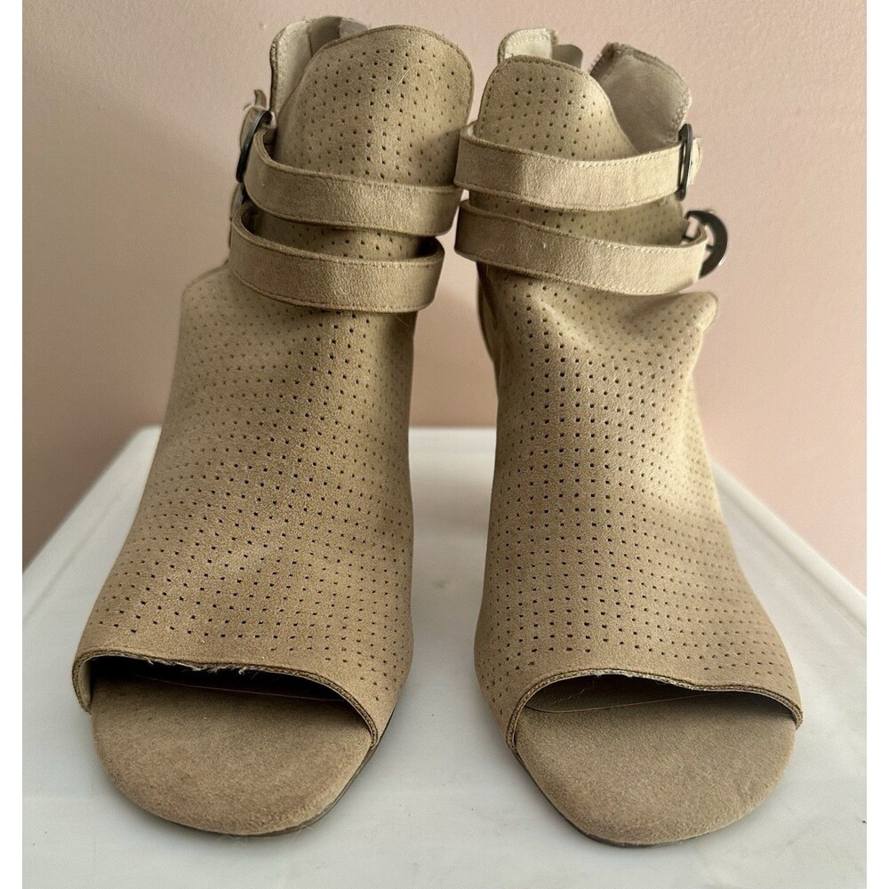 Kohls White Mountain Boots 9.5 M Ankle Booties Peep Toe Heels Beige Leather Perf